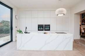 Wisteria House - Sleeps 11