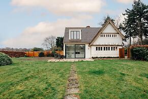 Wisteria House - Sleeps 11