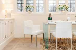 Wisteria House - Sleeps 11