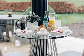 Wisteria House - Sleeps 11