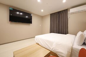 CALM REST HOTEL GIMHAE