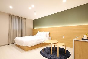 CALM REST HOTEL GIMHAE