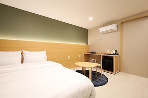 CALM REST HOTEL GIMHAE