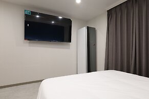 CALM REST HOTEL GIMHAE