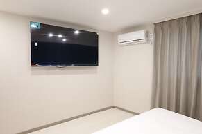 CALM REST HOTEL GIMHAE