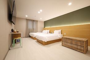 CALM REST HOTEL GIMHAE