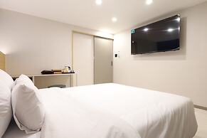 CALM REST HOTEL GIMHAE