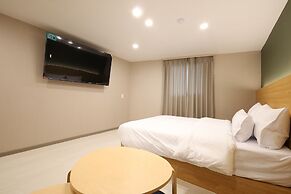 CALM REST HOTEL GIMHAE