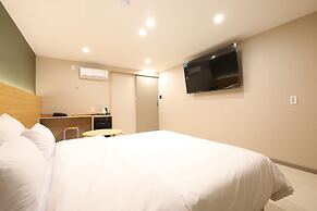 CALM REST HOTEL GIMHAE