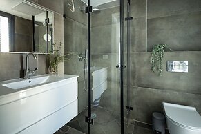 HaCarmel Market Vibrat Apt by Sea N Rent