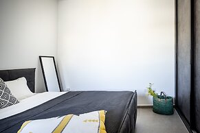 HaCarmel Market Vibrat Apt by Sea N Rent
