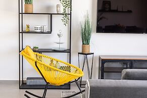 HaCarmel Market Vibrat Apt by Sea N Rent