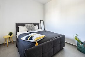 HaCarmel Market Vibrat Apt by Sea N Rent