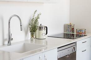 HaCarmel Market Vibrat Apt by Sea N Rent