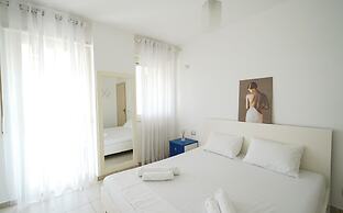 The Beachfront Apartment