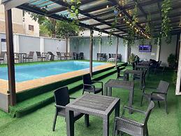 Brain B Hotel and Suites