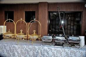 Brain B Hotel and Suites