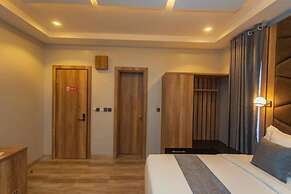 Brain B Hotel and Suites