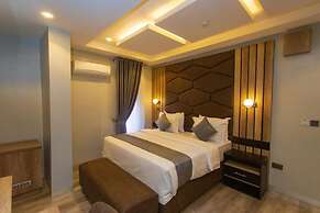 Brain B Hotel and Suites