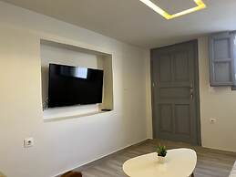 Emporio New Classic Santorini StylishApt