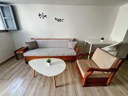 Emporio New Classic Santorini StylishApt