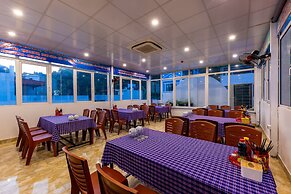 Catba Hong Kong Hotel