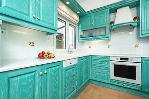 Coral Cottage House by A&D Properties