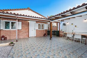 Coral Cottage House by A&D Properties