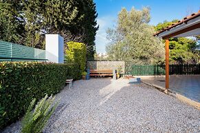 Coral Cottage House by A&D Properties