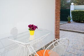 Coral Cottage House by A&D Properties