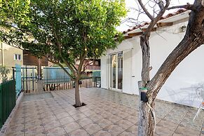 Coral Cottage House by A&D Properties