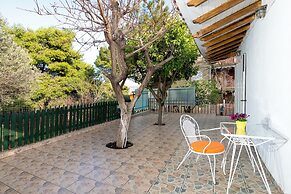 Coral Cottage House by A&D Properties