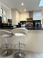 Cozy 2 Bed Property in High Wycombe Tn