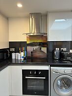 Cozy 2 Bed Property in High Wycombe Tn