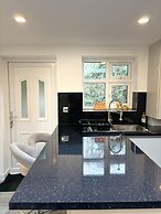 Cozy 2 Bed Property in High Wycombe Tn