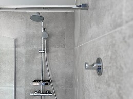 Pontcanna Sapphire-Cardiff City Centre