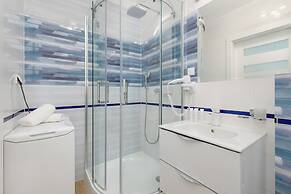 Grunwaldzka Apartment for 4 by Renters