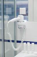 Grunwaldzka Apartment for 4 by Renters