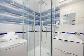 Grunwaldzka Apartment for 4 by Renters