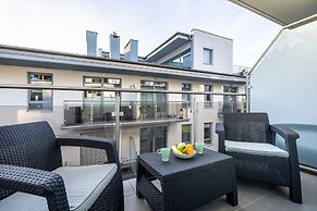 Grunwaldzka Apartment for 4 by Renters