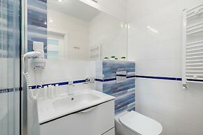 Grunwaldzka Apartment for 4 by Renters