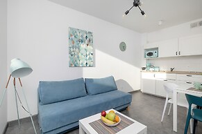 Grunwaldzka Apartment for 4 by Renters