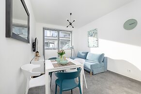Grunwaldzka Apartment for 4 by Renters