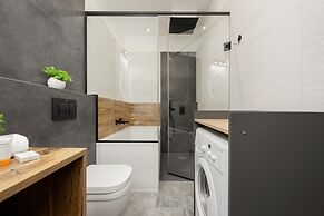 Warsaw Apartment With Terrace by Renters