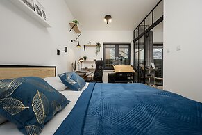 Warsaw Apartment With Terrace by Renters
