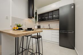 Warsaw Apartment With Terrace by Renters