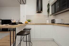 Warsaw Apartment With Terrace by Renters