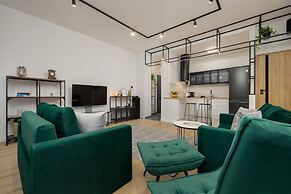 Warsaw Apartment With Terrace by Renters