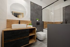 Warsaw Apartment With Terrace by Renters