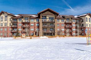 Granby Retreat w/ Community Pool: Ski-in/ski-out!